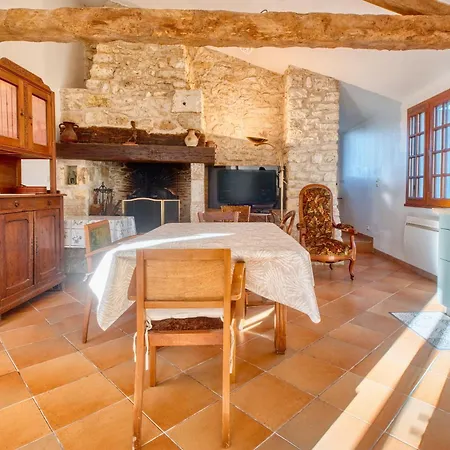 Spacieuse Maison De *
