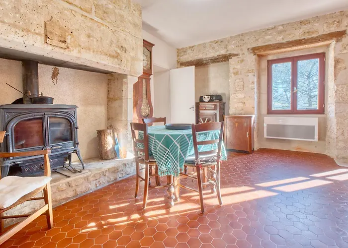 Spacieuse Maison De *