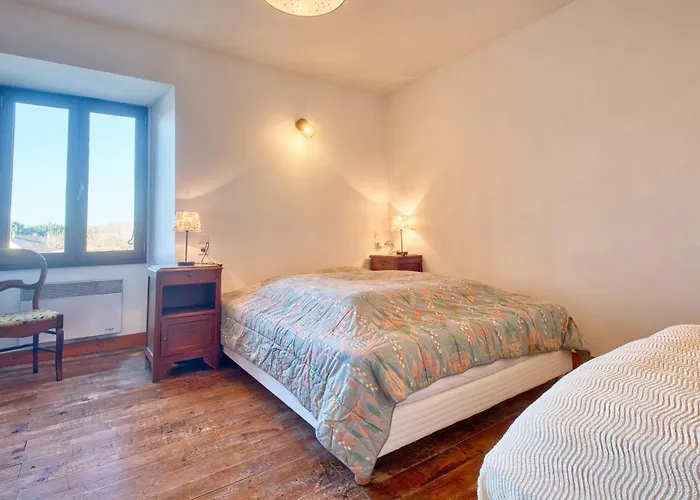 Spacieuse Maison De *